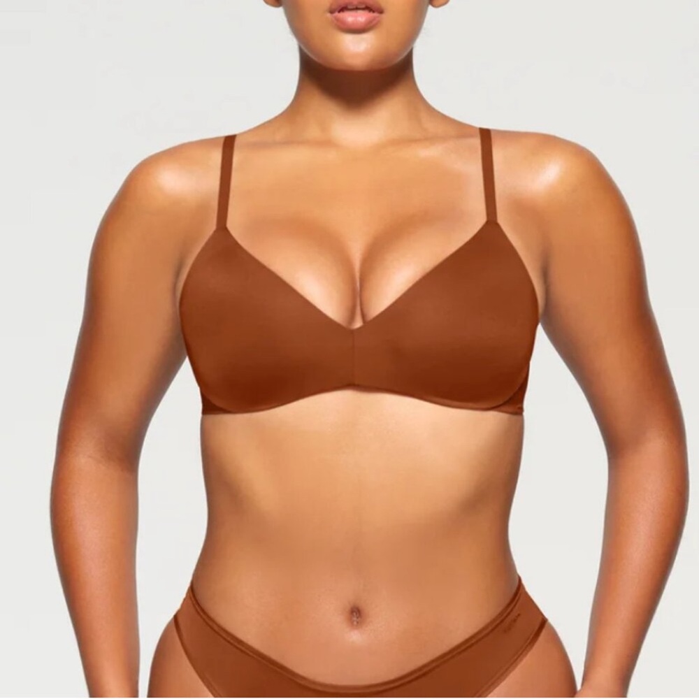 Skims Wireless Push Up Bra Bronze 32DDDD